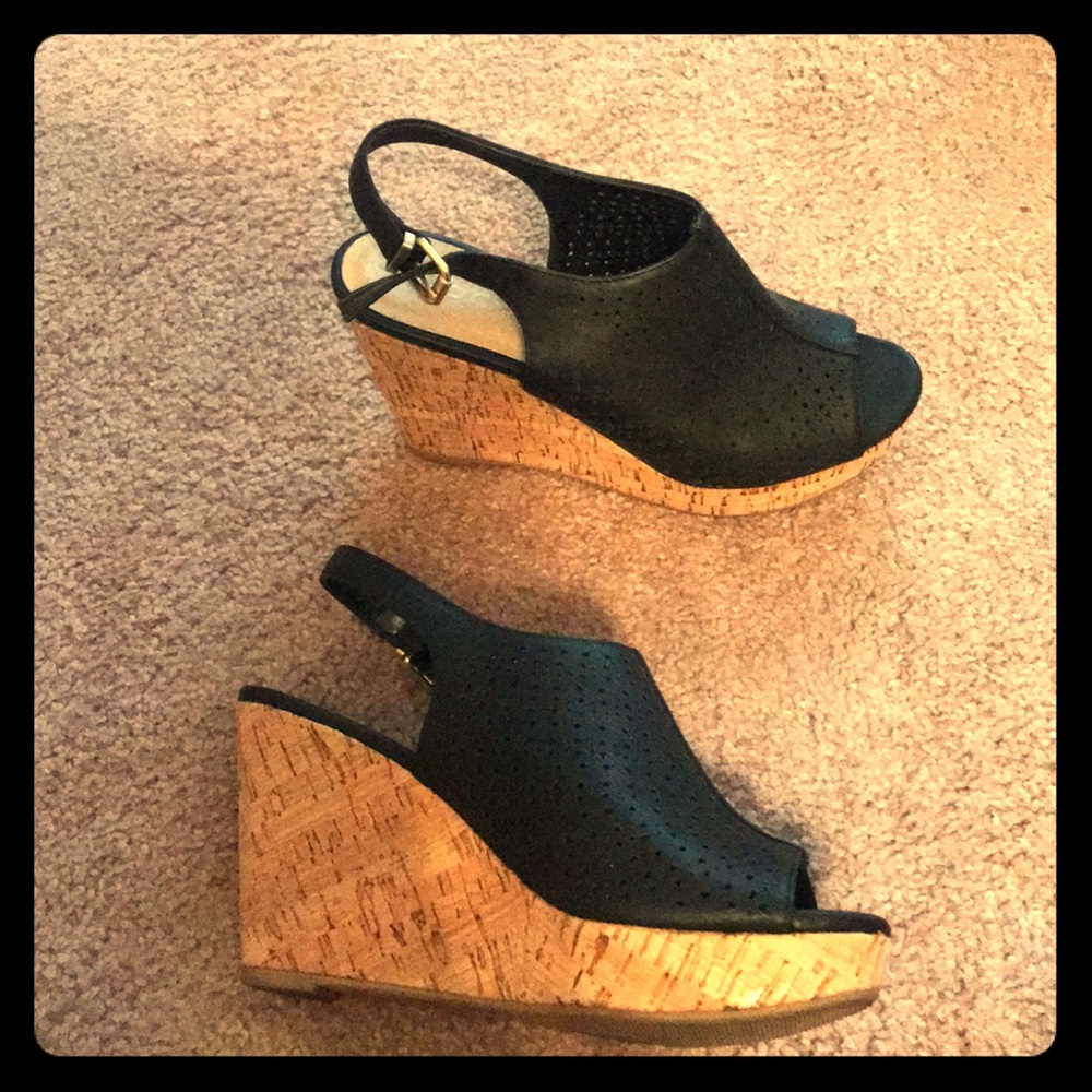 A black pair or Soda wedges